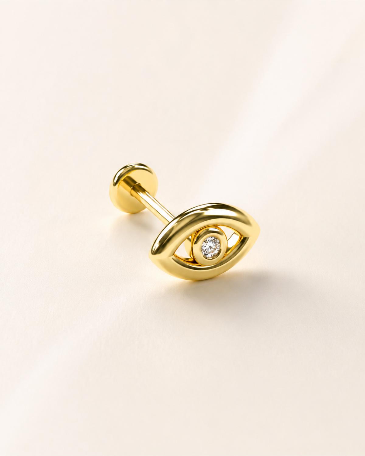 14 ayar sarı altın göz conch piercing, soft kırık beyaz zeminde premium ürün görseli