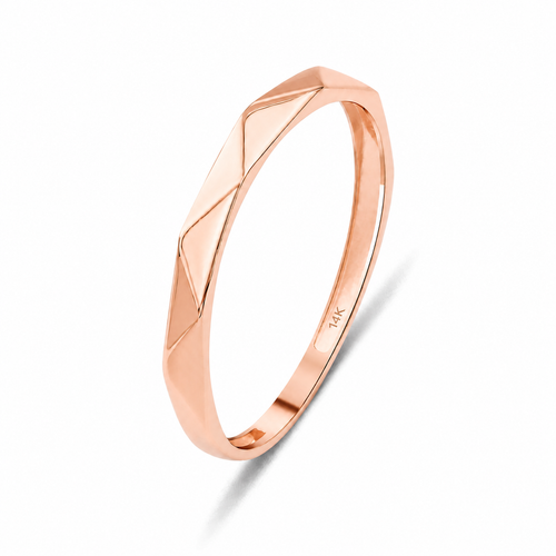 14 ayar altın üçgen desen yüzük rose altın renk modern geometrik form detaylı minimalist yüzük beyaz arka plan premium ürün çekimi