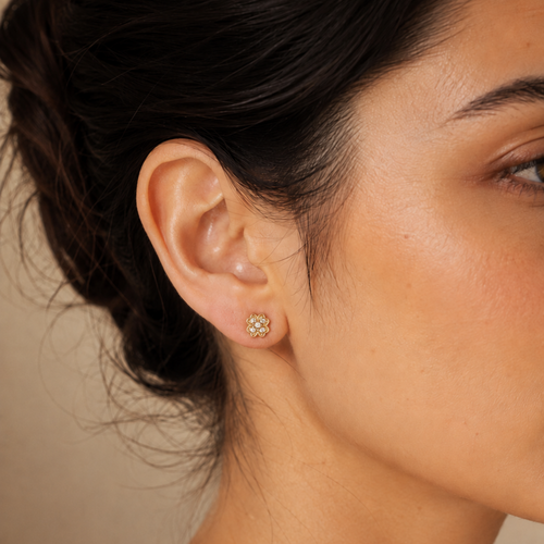 14 Ayar Altın Taşlı Minimal Yonca Çivi Küpe 4