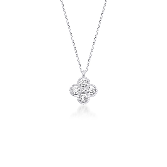 clover milgrain kolye yakın plan beyaz