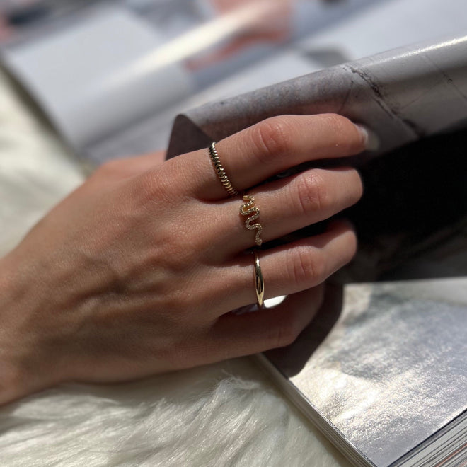 14 ayar altın minimal dome yüzük detay çekim