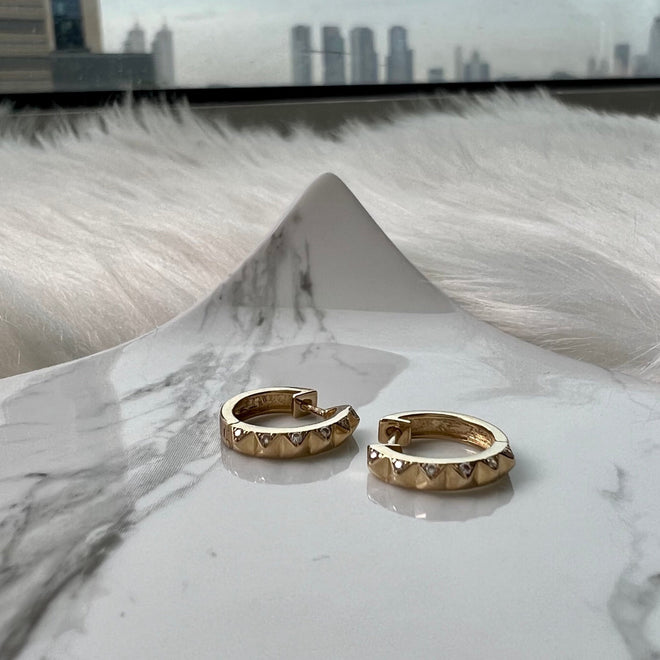 altın pırlantalı piramit halka küpe