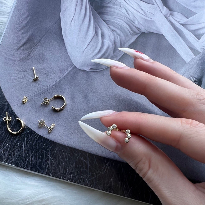 14 ayar altın üçlü topçuk küpe yakın plan