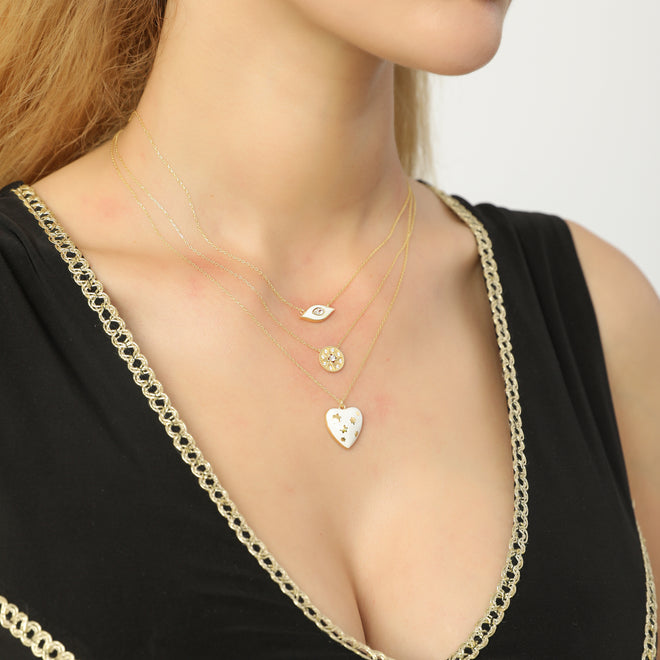 14 aya altın üzerinde yıldızlar bulunan beyaz mineli kalp şeklinde kolye profil