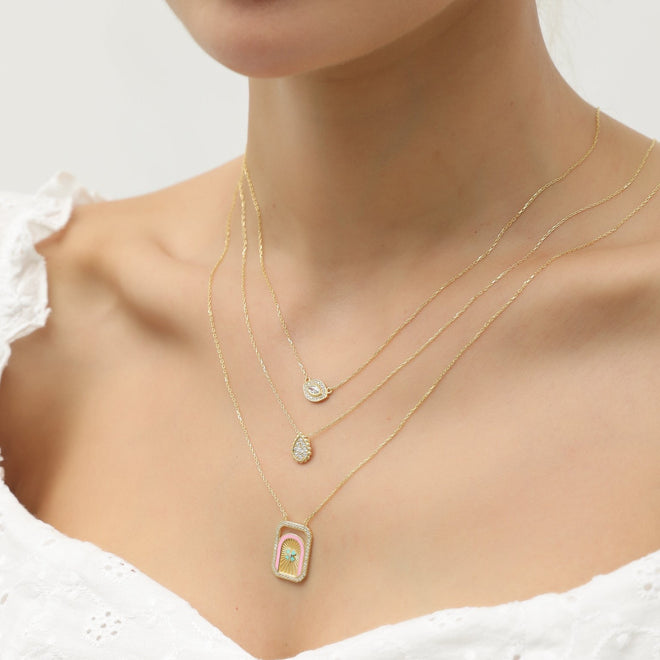 14 ayar altın pave teardrop large milgrain kolye manken kombin