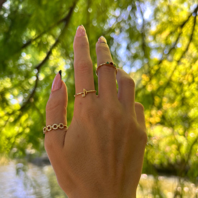 14 ayar altın müzik notası kadın yüzük yakın plan