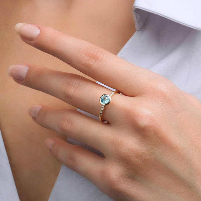 14 ayar altın zirkon sıra taşlı kadın yüzük