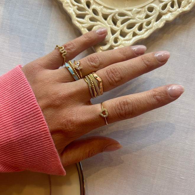 pırlantalı ortası boş kalpli kadın yüzük