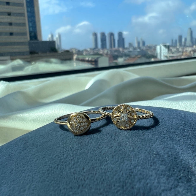 14 ayar altın triangle pave circle yüzük doğal ışık