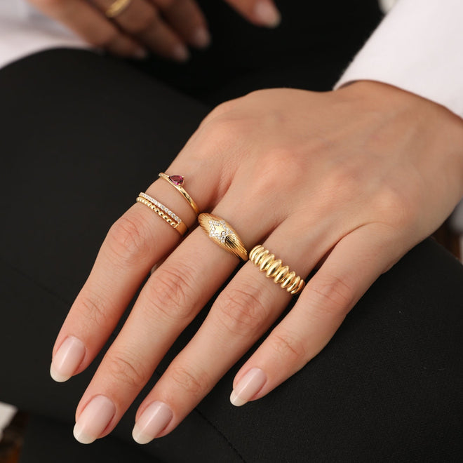 altın kruvasan yüzük  ön görünüm