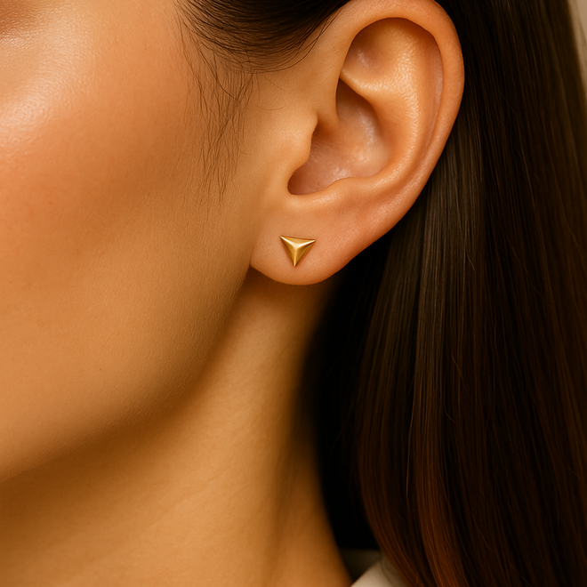 14 Ayar Altın Piramit Çivi Küpe