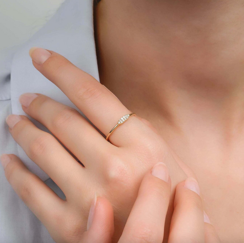 14 Ayar Altın Minimal Taşlı Çizgi Yüzük