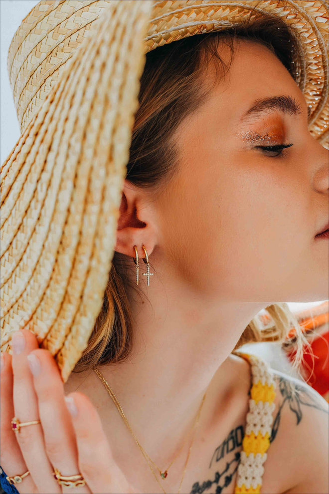 14 Ayar Altın Taşlı Halka Haç Küpe